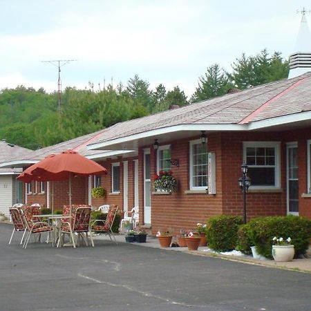 Mountain View Motel Barrys Bay Exterior photo